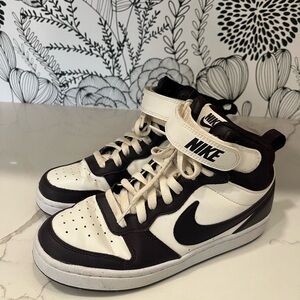 Nike Women's High-Top Sneakers White and Black